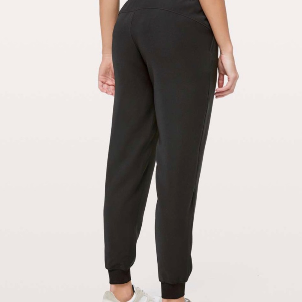 Black on the fly joggers size 6